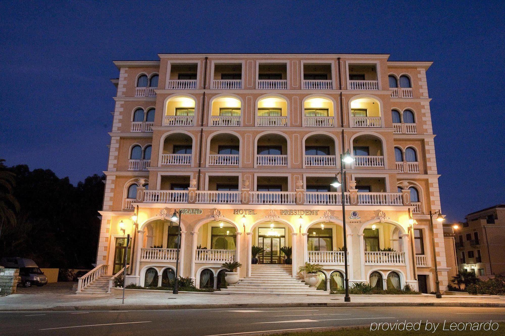 Grand Hotel President Olbia Esterno foto