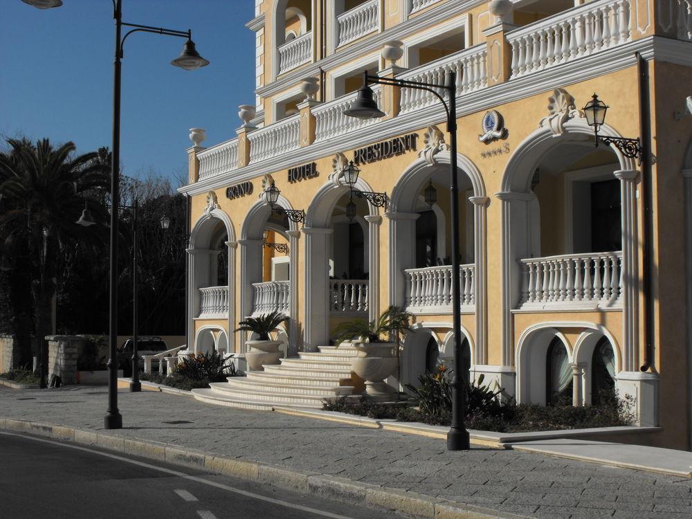 Grand Hotel President Olbia Esterno foto