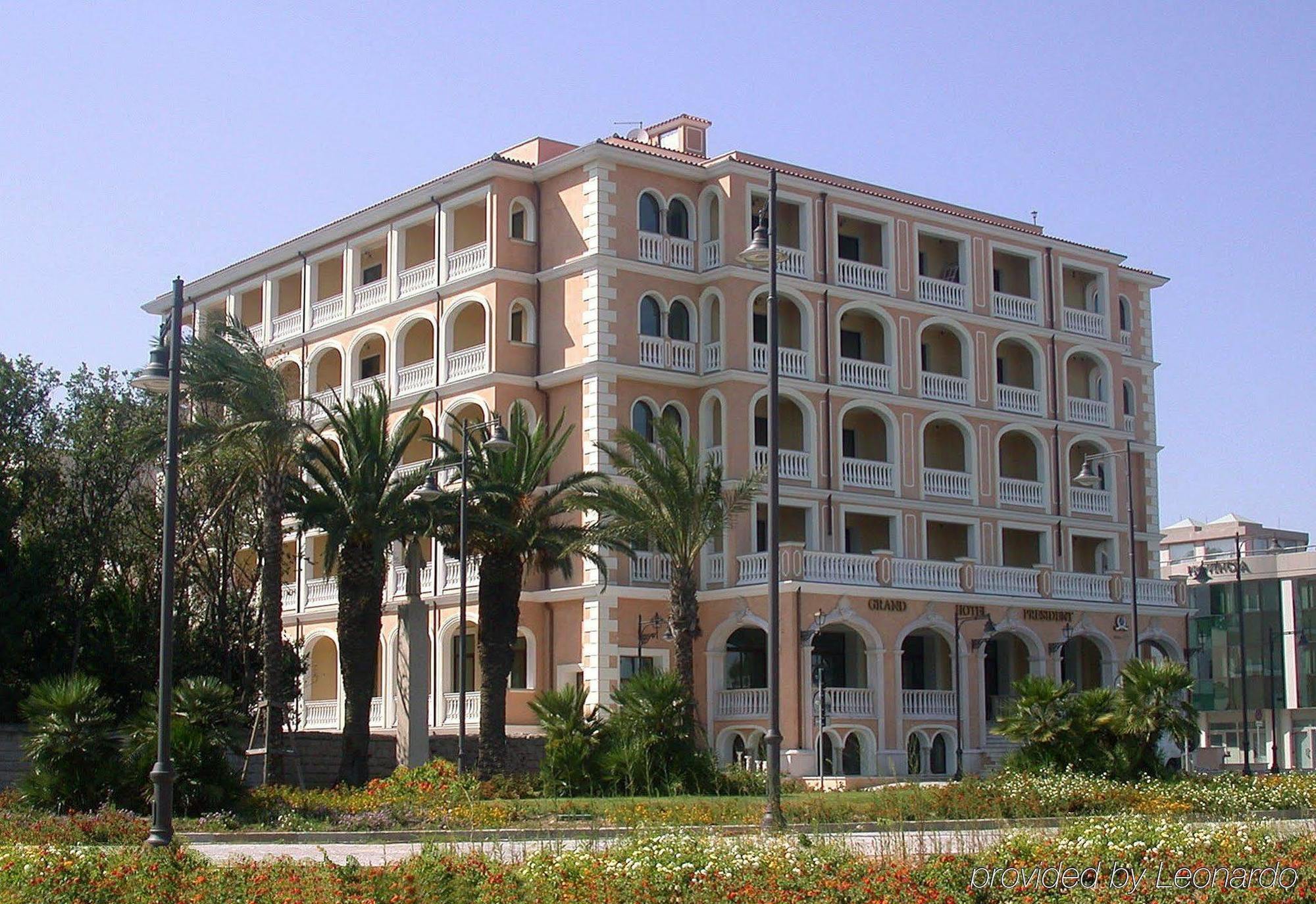 Grand Hotel President Olbia Esterno foto