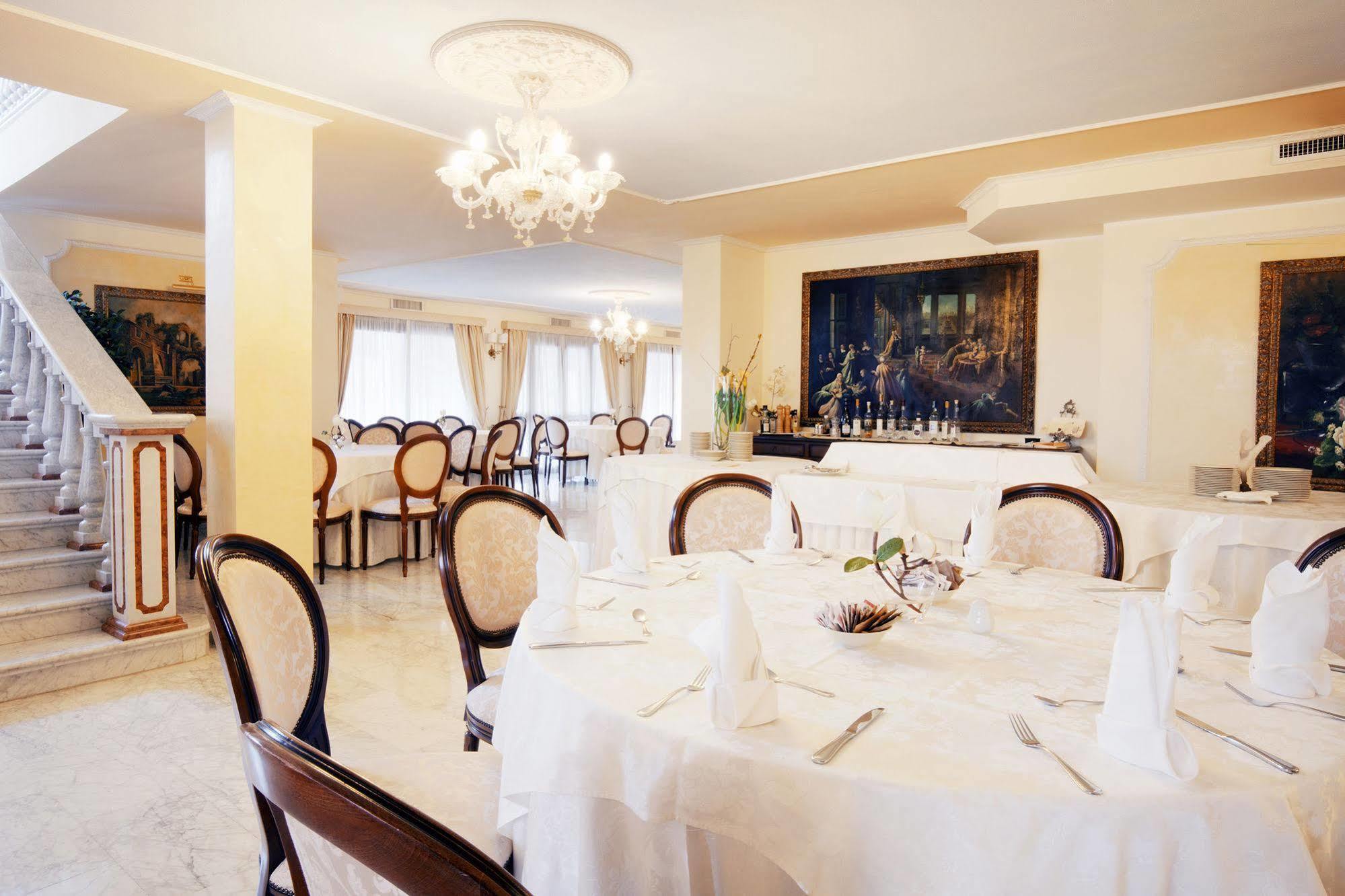 Grand Hotel President Olbia Esterno foto